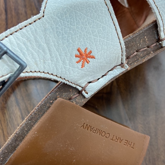 The Art Company Heeled Leather Sandals - Picture 14 of 14